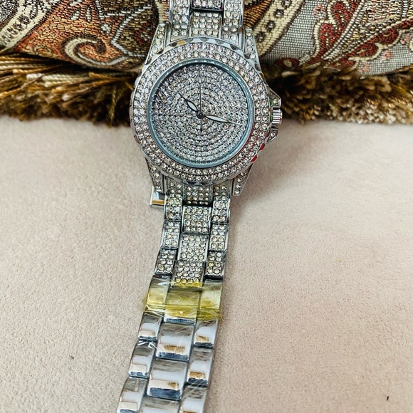 Very Shiny Crystal Wristwatch - Picture 5 of 13